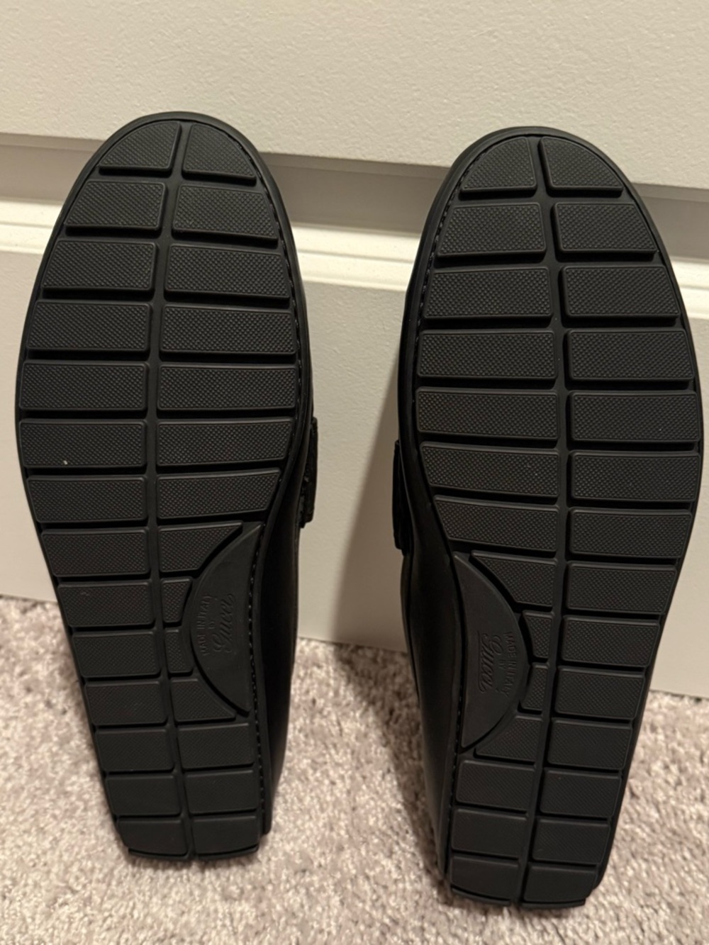 Gucci Black Embossed Leather Men's Penny Loafers - Picture 2 of 11